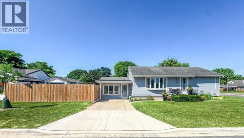 805 Matthew Brady, House with 3 bedrooms, 1 bathrooms and null parking in Windsor ON | Card Image