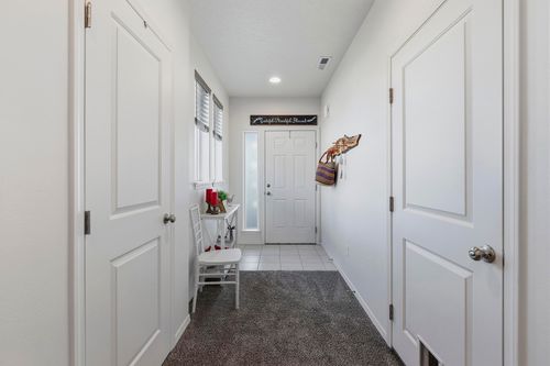 2426 Nw Ivy Way, Redmond, OR, 97756-9820 | Card Image