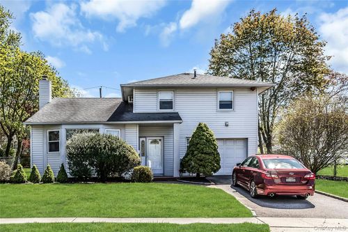 17 Fresno Dr, Plainview, NY, 11803-5816 | Card Image