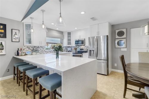 9798 Oxford St, NAPLES, FL, 34109-1618 | Card Image