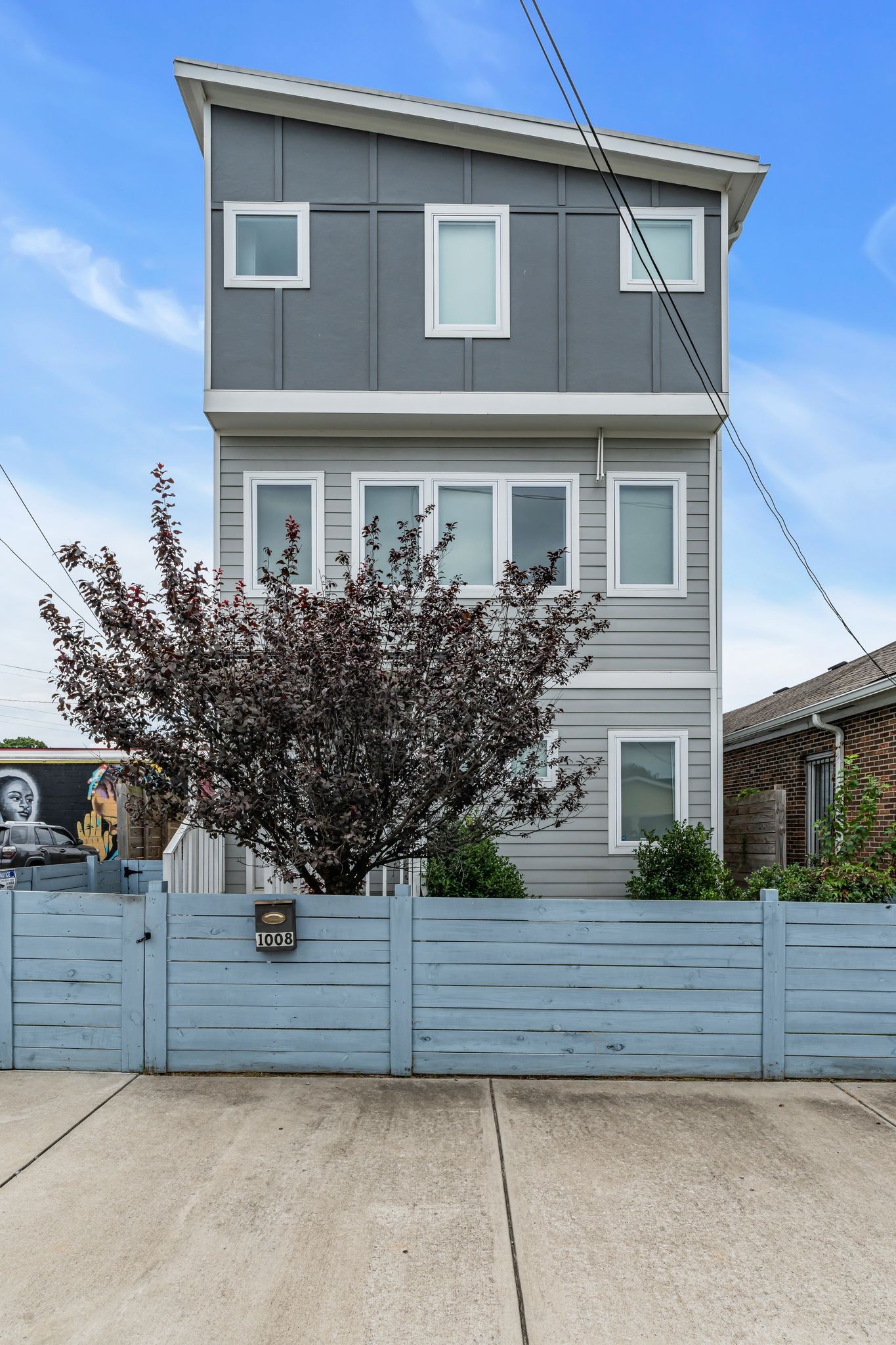 2nd Ave, Nashville, TN 37210
