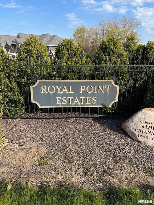 105 Royal Point Ct, Pekin, IL, 61554-9204 | Card Image