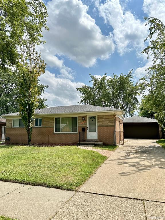 Stratford Dr, Warren, MI 48092