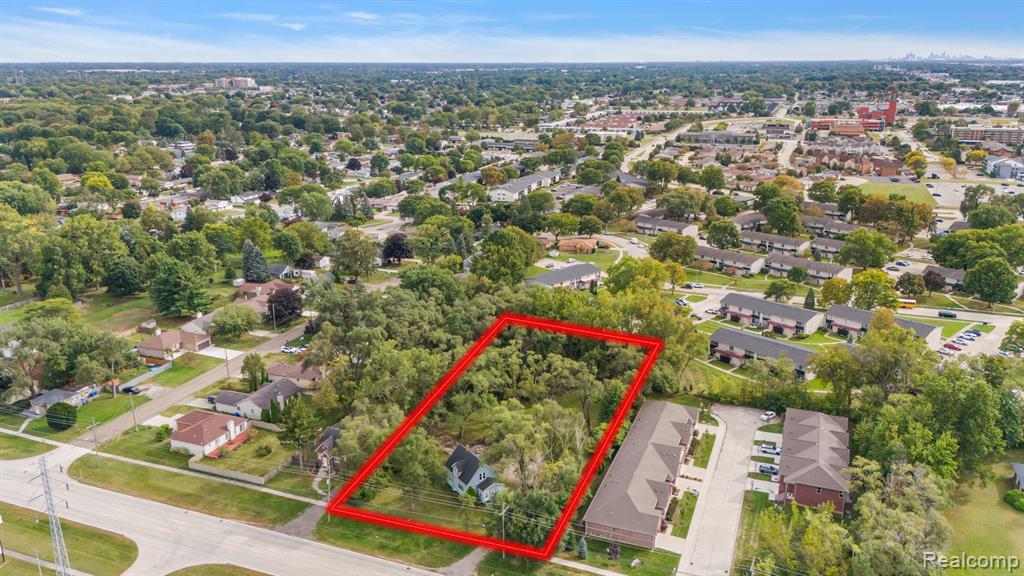 13 Mile Rd, Warren, MI 48093