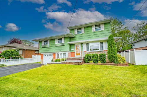 28 Chance St, Hicksville, NY, 11801-3750 | Card Image