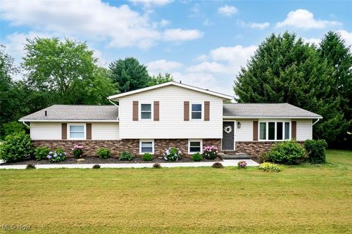 18259 William Dr, Doylestown, OH, 44230-9761 | Card Image