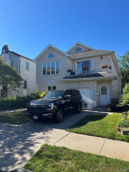 main-646 E Beech St, Long Beach, NY, 11561-3704 | Card Image