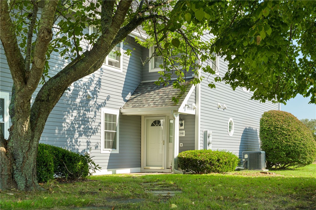 Corey Ln, Middletown, RI 02842