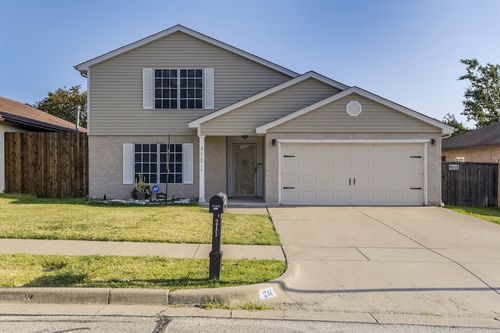 211 Faircrest Drive, Arlington, TX, 76018 | Card Image