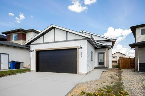 154 Norseman Close, Penhold, AB, T0M1R0 | Card Image