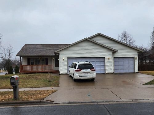 939 8th Ave N, Onalaska, WI, 54650-2142 | Card Image