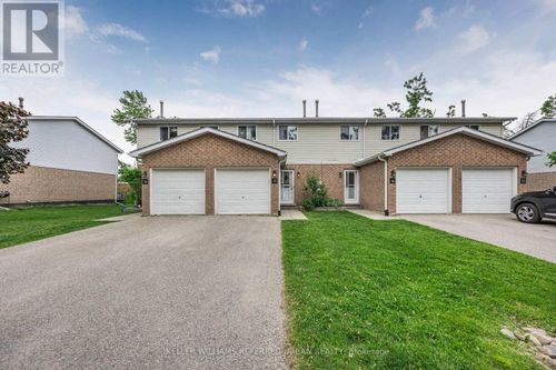 15-325 North St E, Orillia, ON, L3V2G2 | Card Image