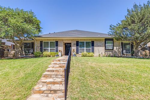 2805 Staffordshire Dr, Carrollton, TX, 75007-4814 | Card Image
