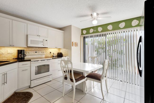 APT-104 - 7449 Glendevon Ln, Condo with 2 bedrooms, 2 bathrooms and null parking in Delray Beach FL | Image 5
