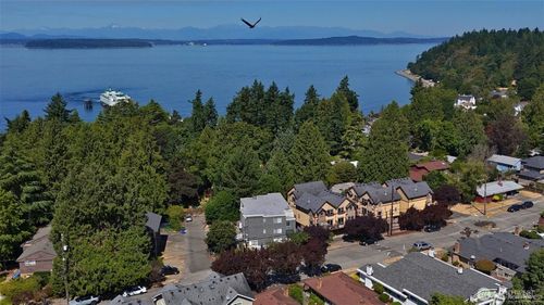 9113 45th Ave Sw, Seattle, WA, 98136-2630 | Card Image