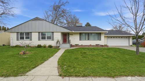 300 W 5th St, Waitsburg, WA, 99361-8805 | Card Image