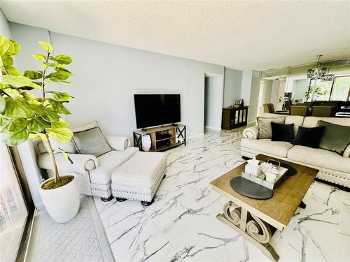 619-2500 Parkview Dr, Hallandale Beach, FL, 33009-2885 | Card Image