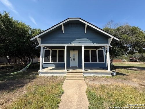 708 S 7th St, Kenedy, TX, 78119-3050 | Card Image