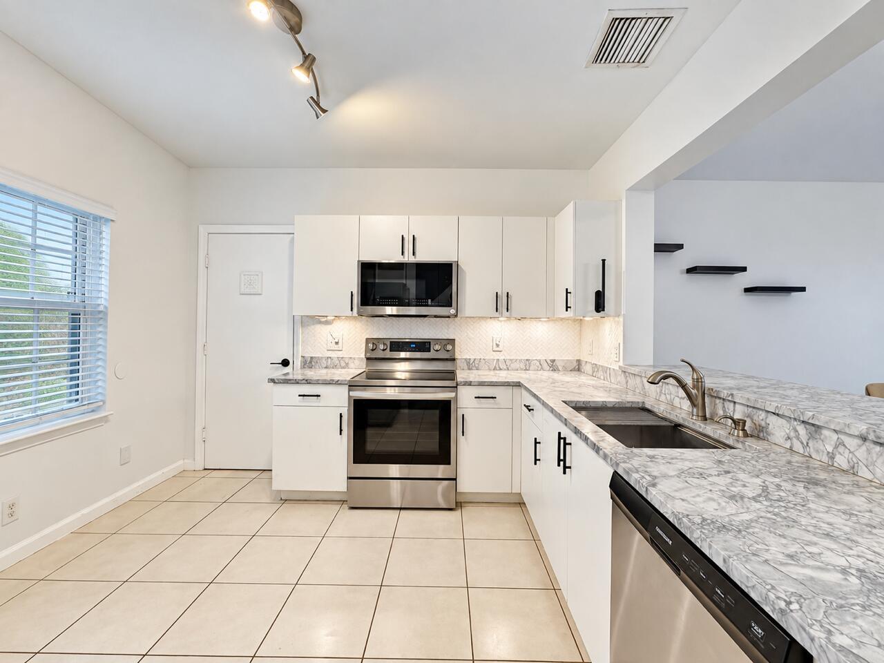 Residential Lease in Tamarac 3