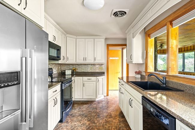 16 Sheldon Ave, House other with 3 bedrooms, 2 bathrooms and 2 parking in Easthampton MA | Image 13