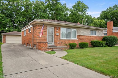 7562 Terri Dr, Westland, MI, 48185-1418 | Card Image