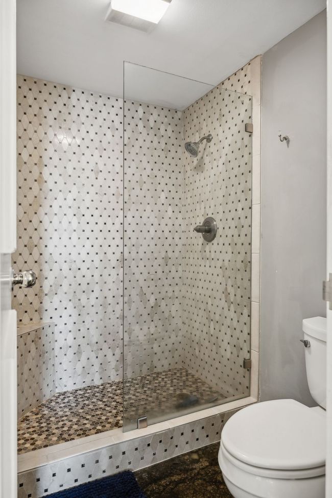APT-305 - 3901 W End Ave, Condo with 2 bedrooms, 3 bathrooms and 1 parking in Nashville TN | Image 16
