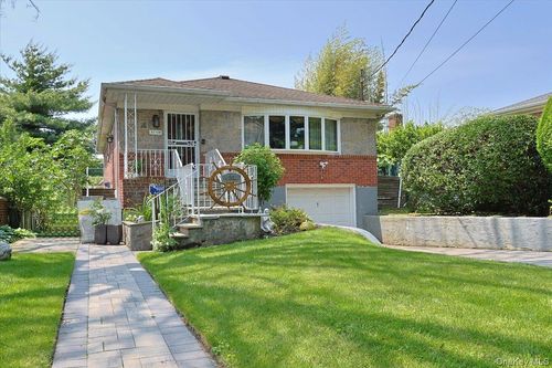 50 Deepdale Pl, Little Neck, NY, 11362-1349 | Card Image