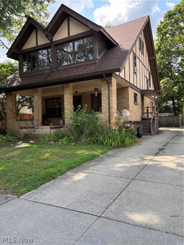 Residential Income in Akron