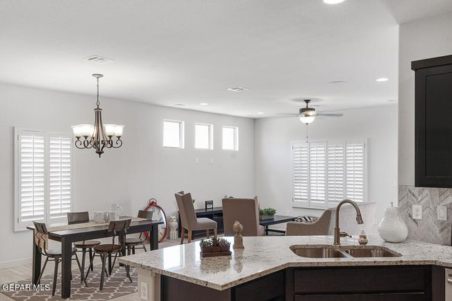 12801 Woolstone-8 | Image 10