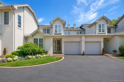 562 Bardini Dr, Huntingtn Sta, NY, 11747-5270 | Card Image