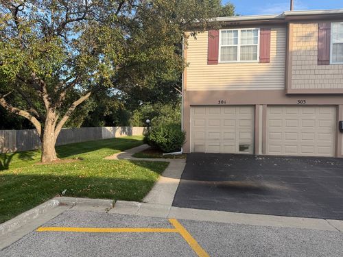 301-301 Cherrywood Ct, Vernon Hills, IL, 60061-1901 | Card Image