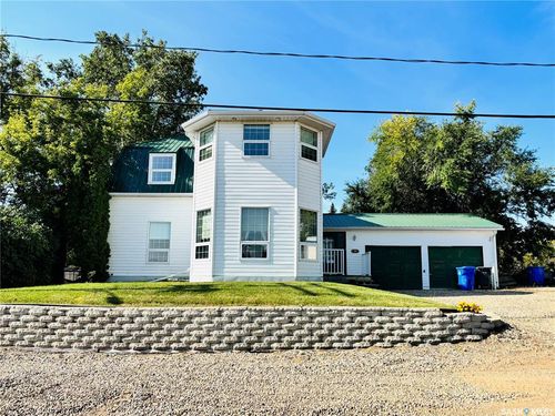 520 1st St, North Portal, SK, S0C1W0 | Card Image