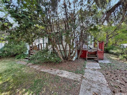 310 6th Ave Se, Swift Current, SK, S9H3P1 | Card Image