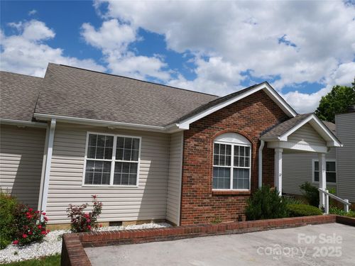 37 S Woodridge View Ct, Hendersonville, NC, 28791-8629 | Card Image