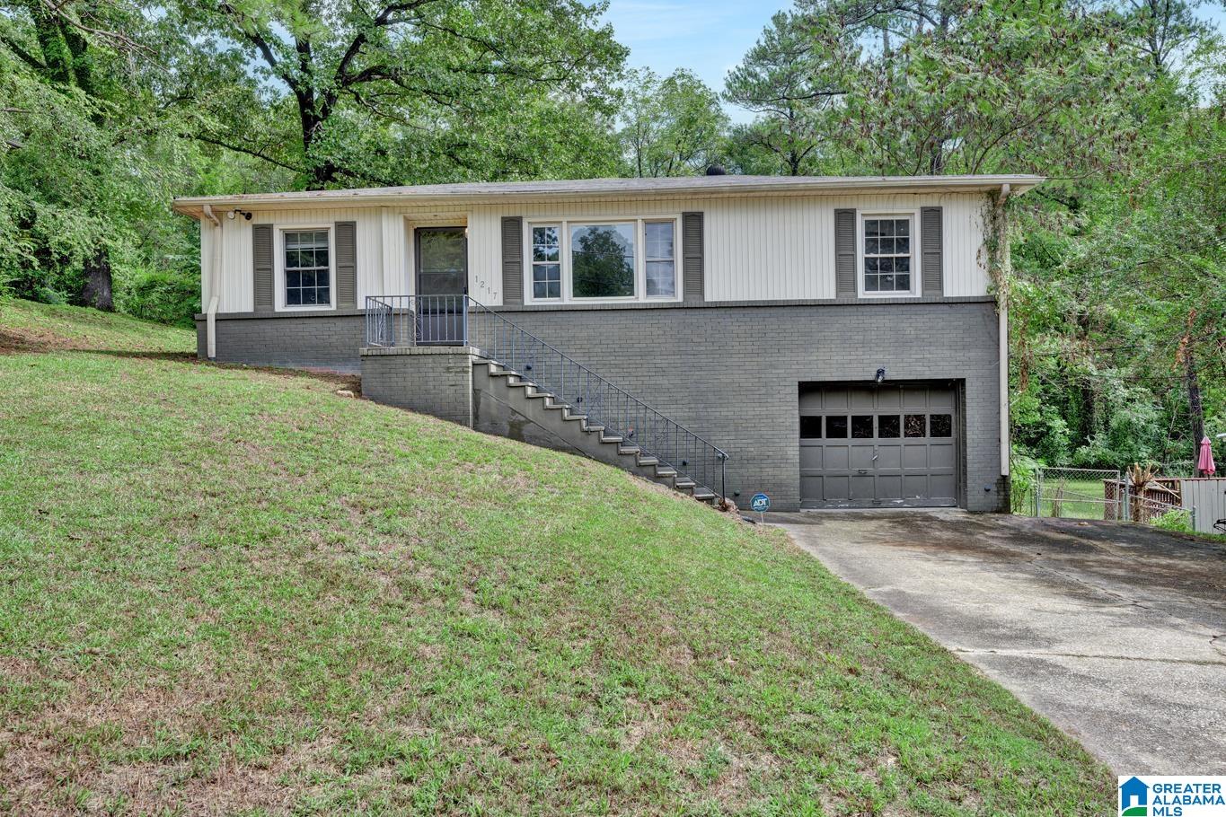 Lynn Acres Dr, Birmingham, AL 35215