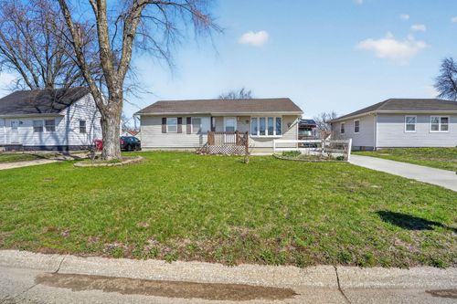 407 W Williams St, Dunkerton, IA, 50626-9748 | Card Image