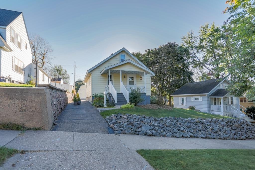 9th Ave, Wausau, WI 54401