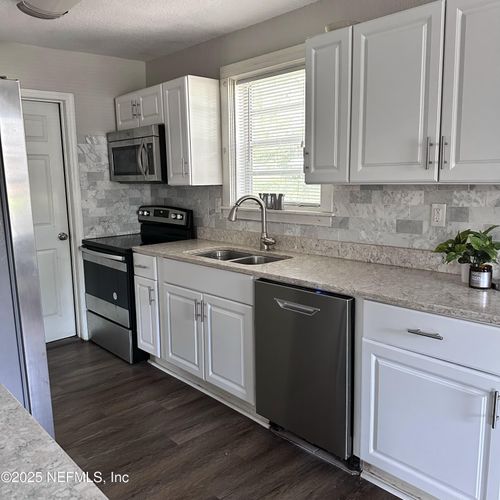 4522 Kingsbury St, JACKSONVILLE, FL, 32205-5142 | Card Image