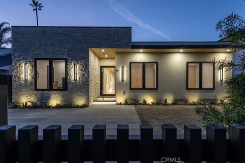 5205 Etiwanda Ave, Tarzana, CA, 91356-4335 | Card Image