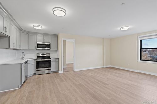105-135 Wakefield Ave, Yonkers, NY, 10704-3691 | Card Image