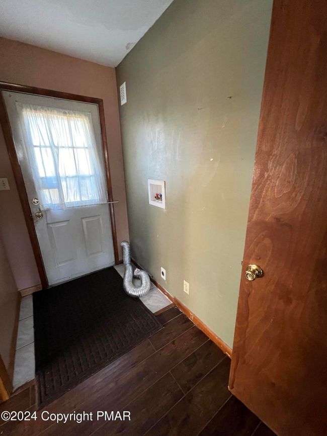 Mudroom/Laundry Connection Floor 1 | Image 10