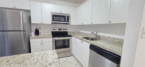3-20125 Ne 3rd Ct, Miami, FL, 33179-2965 | Card Image