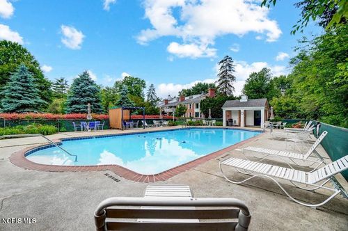 5679 Monroe St, Sylvania, OH, 43560-2726 | Card Image