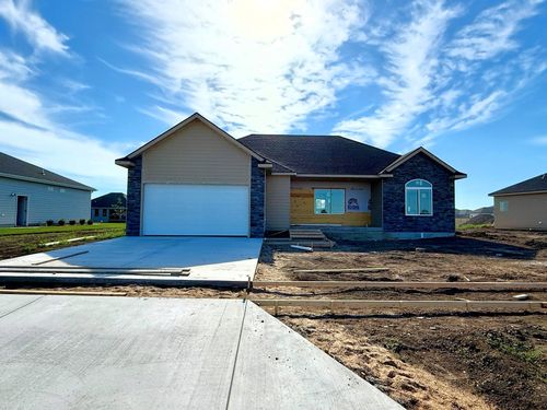 2919 Crystal Lake Dr, Salina, KS, 67401-6480 | Card Image