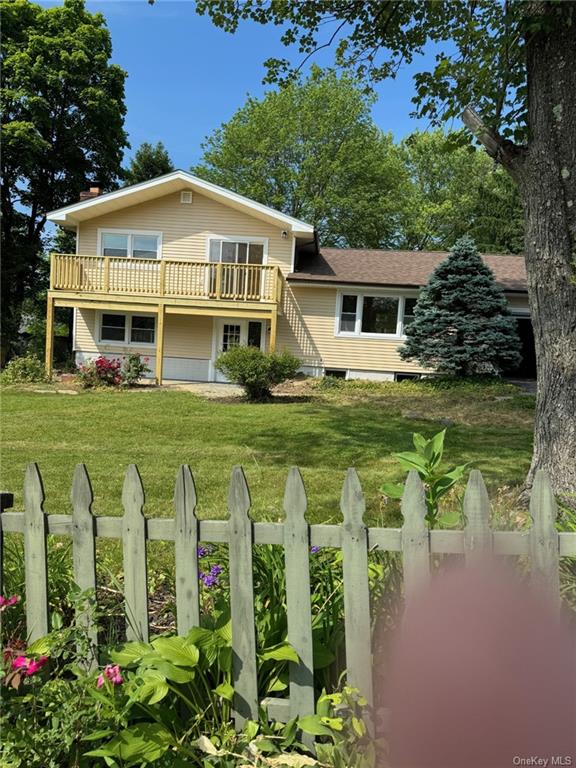 Mayer Dr, Highland, NY 12528
