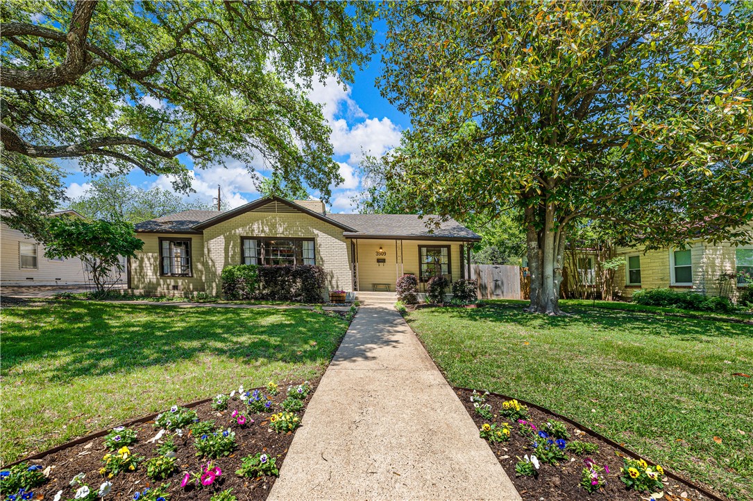 Austin Ave, Waco, TX 76710