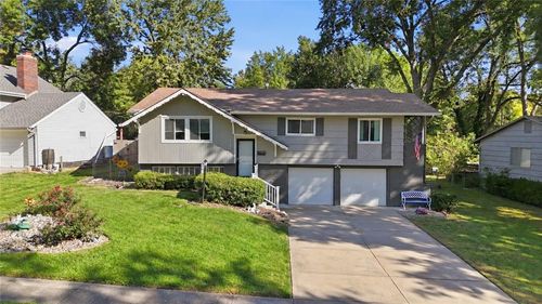 1700 Ne 67th Pl, Gladstone, MO, 64118-3623 | Card Image