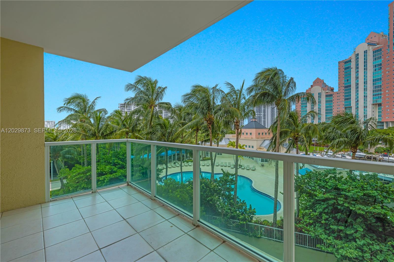Residential in Aventura 5