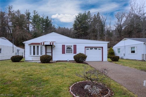 109 Greentree Ln, Weirton, WV, 26062-9631 | Card Image