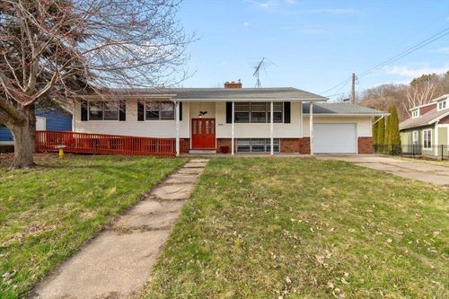 W5906 Valley Parkway, Shelby, WI, 54601 | Card Image